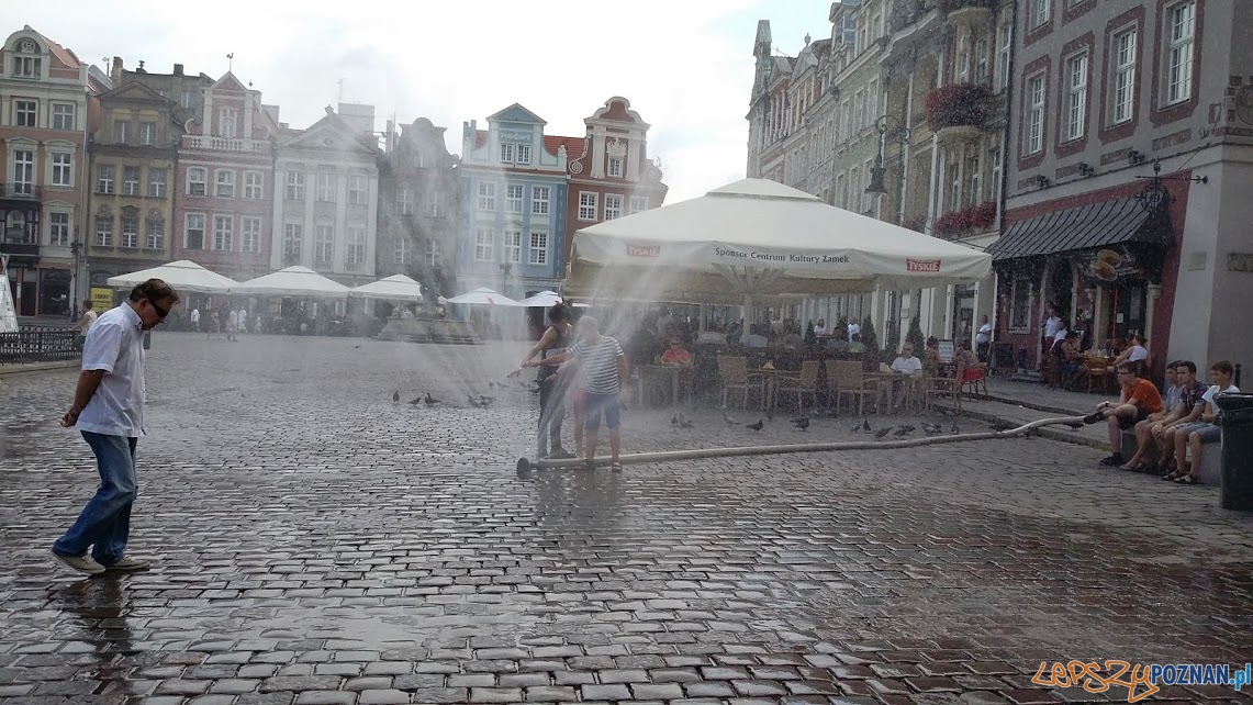 Kurtyna wodna na Starym Rynku  Foto: lepszyPOZNAN.pl / tab