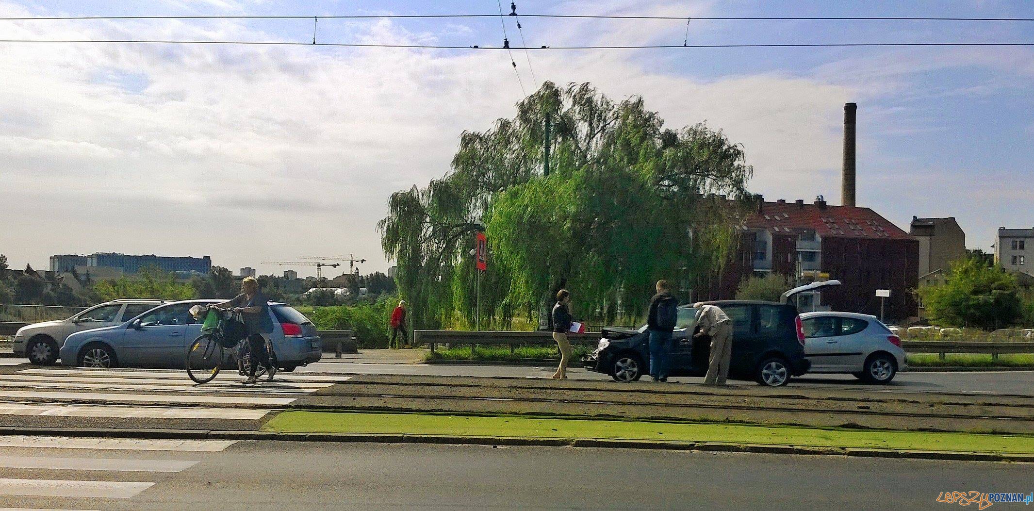 Kolejna stłuczka na moście Chrobrego  Foto: lpszyPOZNAN.pl / TD