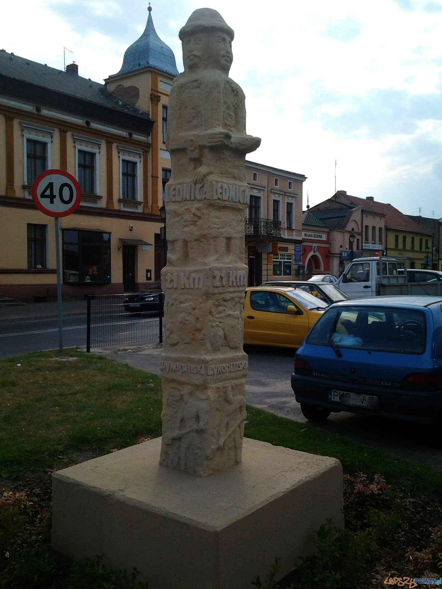 Odnowiony obelisk na rynku w Kostrzynie  Foto: lepszyPOZNAN.pl / tab
