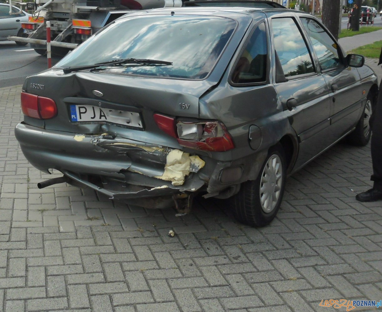 Zderzenie 3 samochodów w Jarocinie  Foto: PSP Jarocin / st.sekc. Hubert Kanafa,  asp. Arkadiusz Naglak