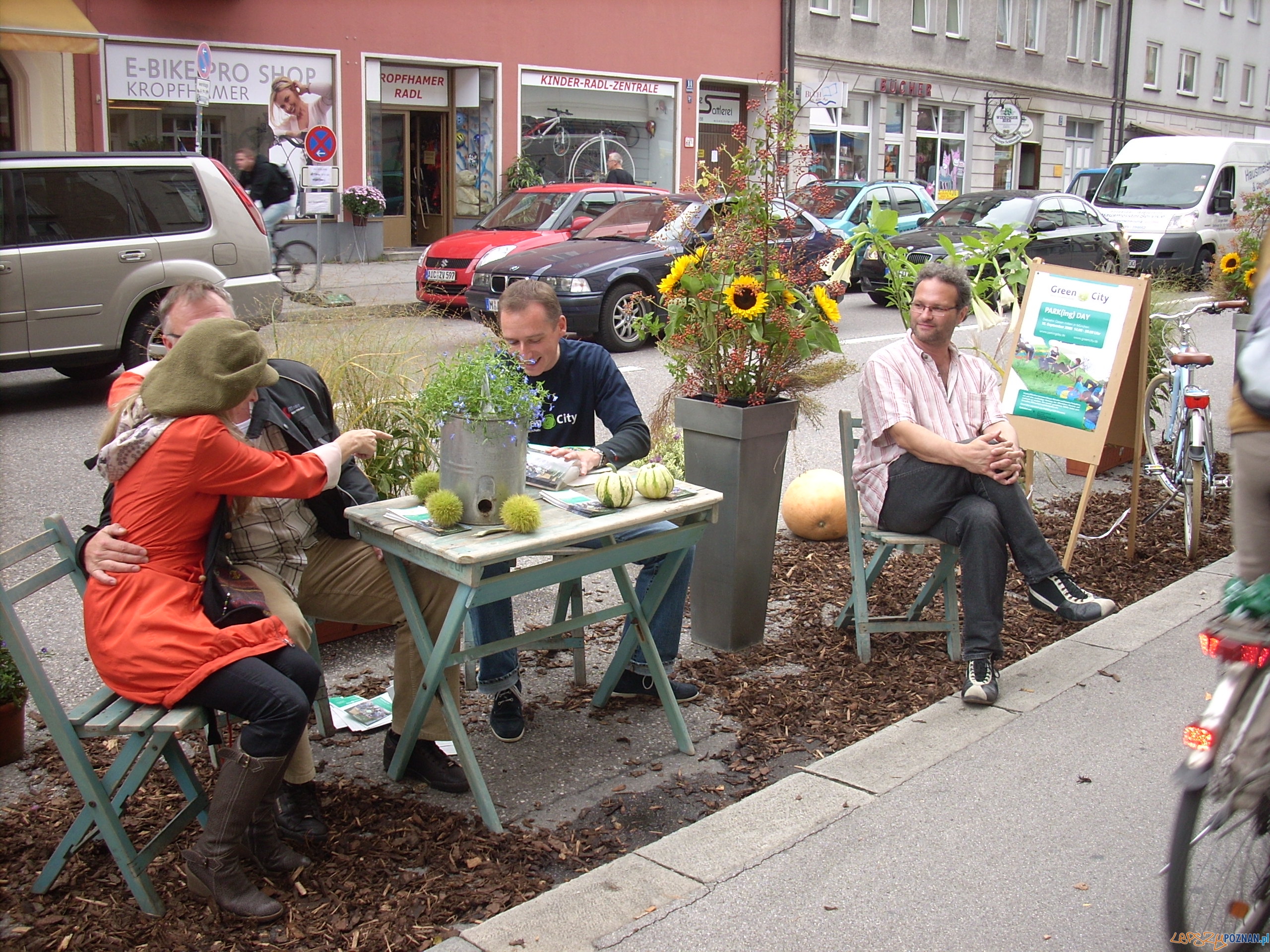 Park(ing) day w Monachium  Foto: parkingday.org / Green City Munich