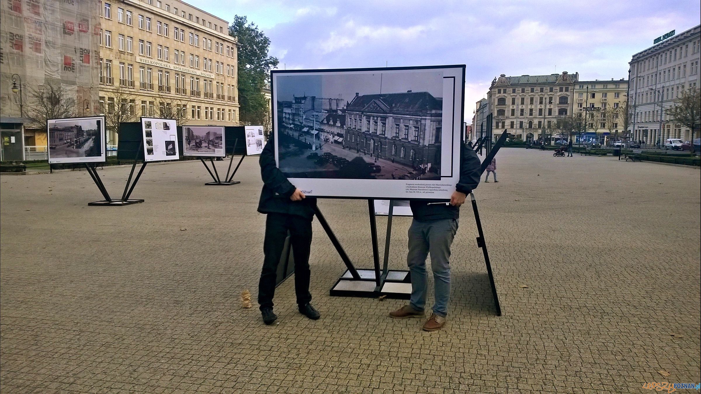 Poznańskie archiwa na Placu Wolności (5)  Foto: TD