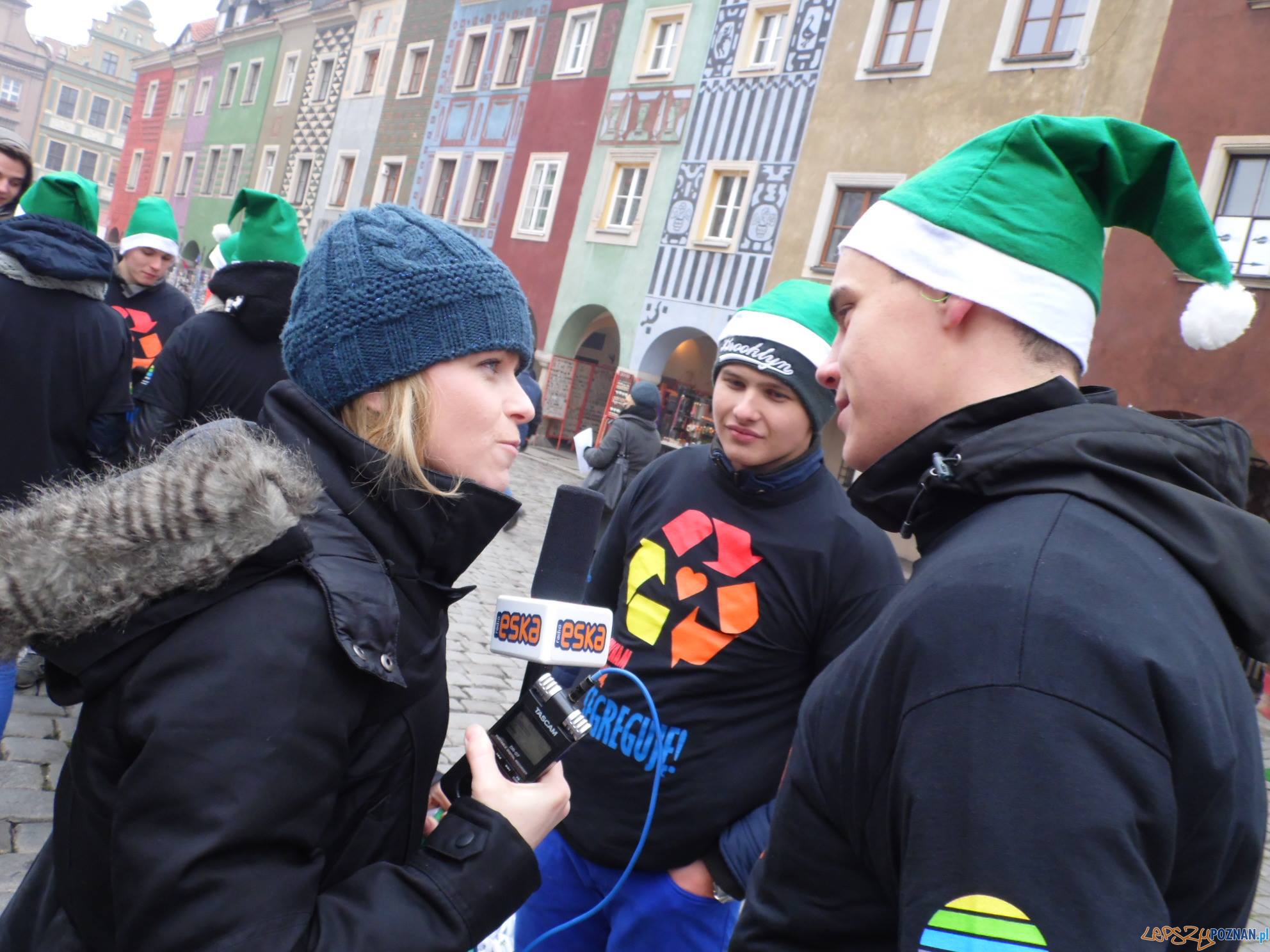 Mikołaje w zielonych czapkach  Foto: GOAP