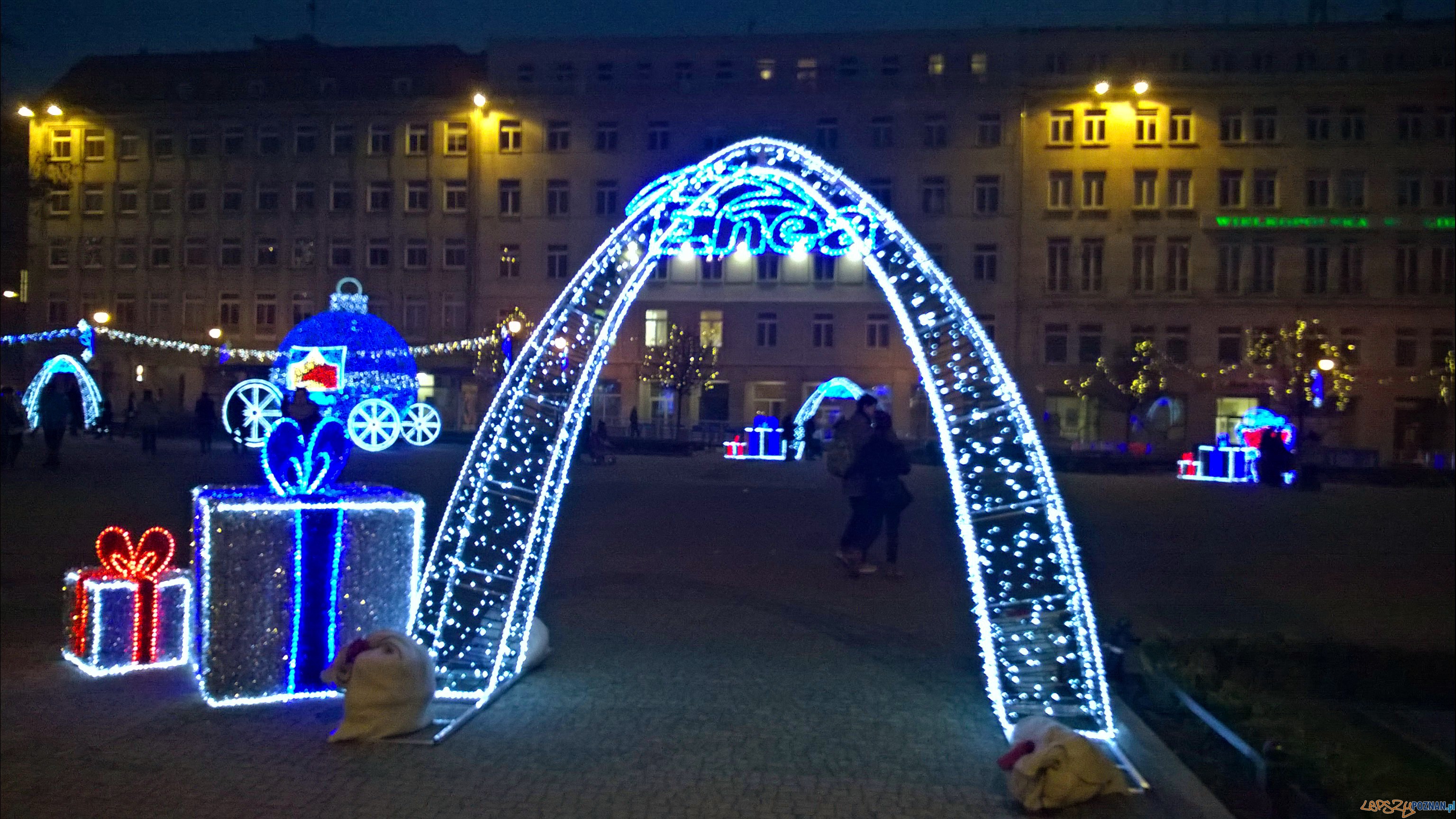 Świąteczna iluminacja na Placu Wolności  Foto: TD