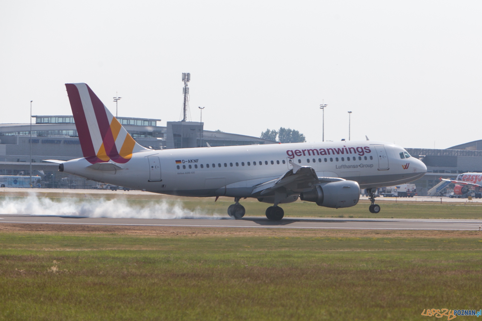 Lotnisko Ławica - lądujący samolot Germanwings D-AKNF  Foto: lepszyPOZNAN.pl /Piotr Rychter