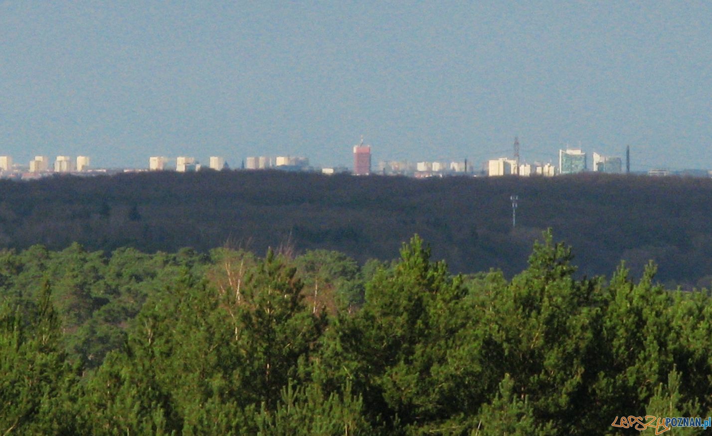 Widok z wieży w Mosinie na Poznań  Foto: swierczewo.poznan.pl