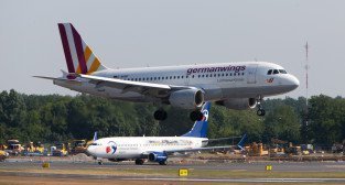 Lotnisko Ławica - lądujący samolot Germanwings D-AKNF  Foto: lepszyPOZNAN.pl /Piotr Rychter