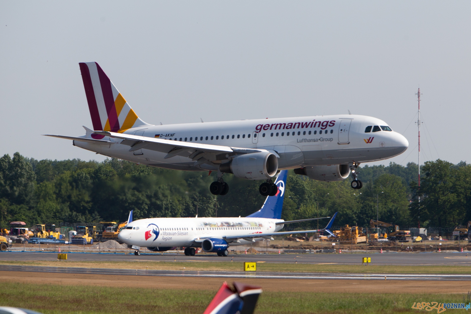 Lotnisko Ławica - lądujący samolot Germanwings D-AKNF  Foto: lepszyPOZNAN.pl /Piotr Rychter