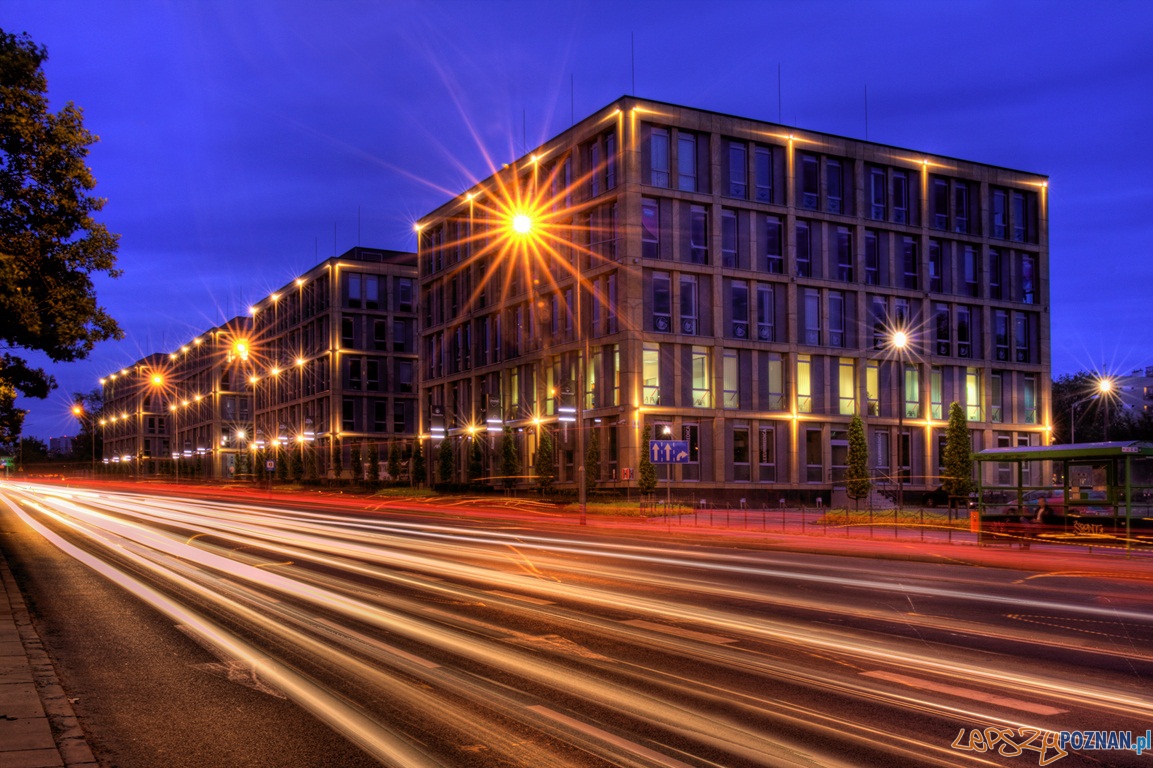 Biurowce Malta Office Park wieczorem  Foto: fotoportal.poznan / Radosław Maciejewski