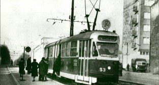 Tramwaj na przystanku Głogowska - Hetmańska 1973  Foto: fotopolska