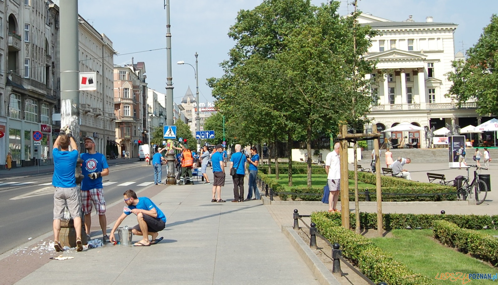 Oczysczanie miasta z plakatów  Foto: UMP