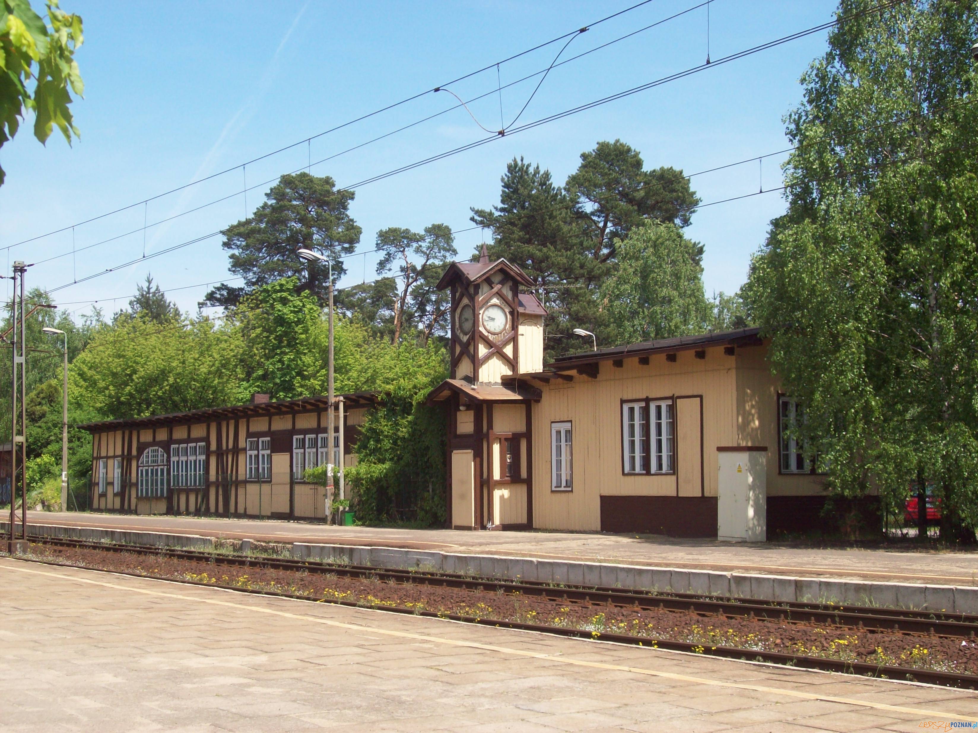 Dworzec PKP w Puszczykowie  Foto: Midhir / wikipedia / CC