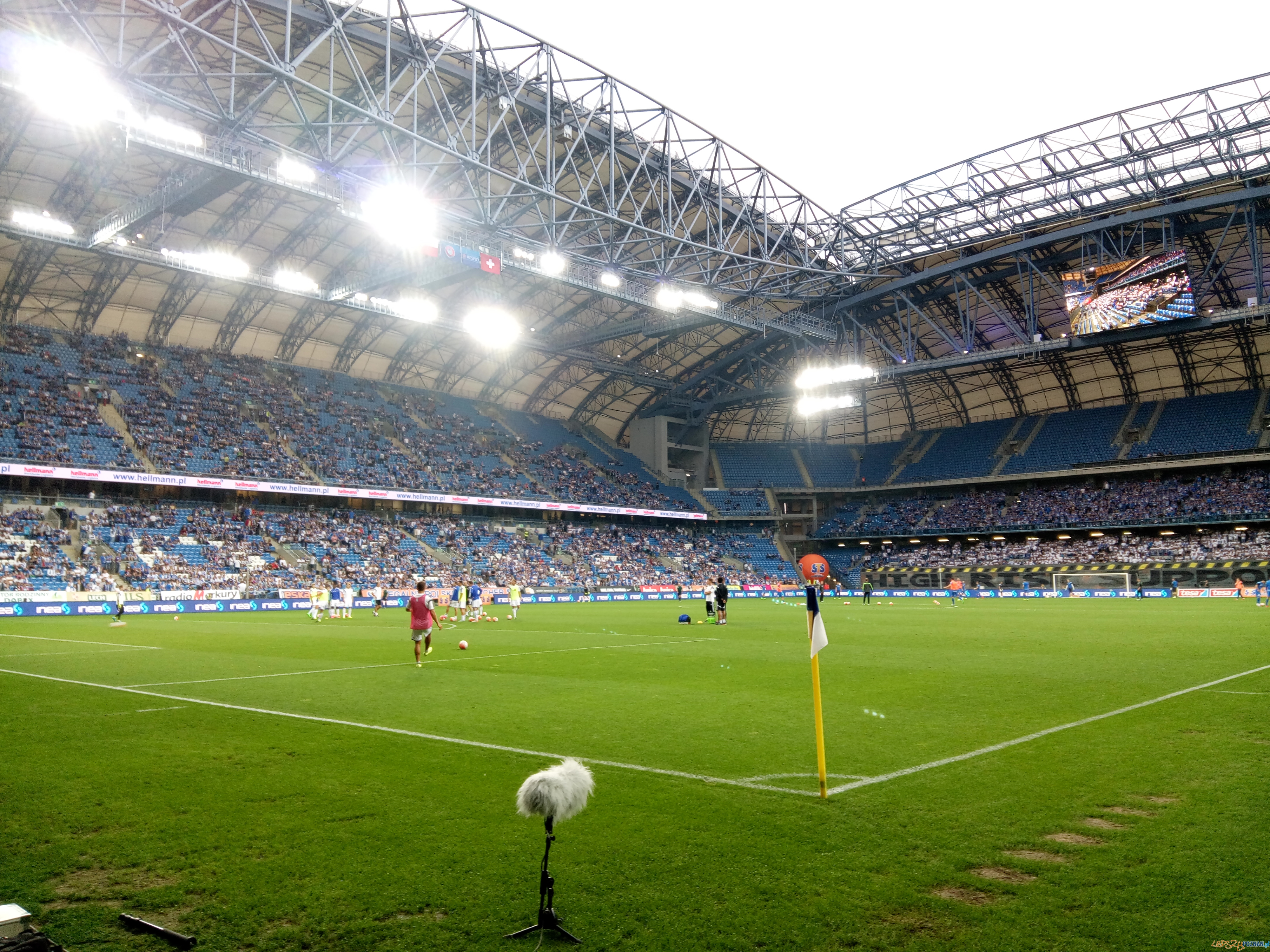 Stadion kilka minut przed meczem Lech - FC Basel  Foto: lepszyPOZNAN.pl / gsm