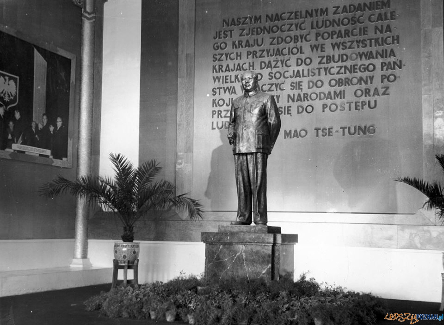 Pomnik Mao Tse-Tunga na MTP (1956)  Foto: Archiwum MTP
