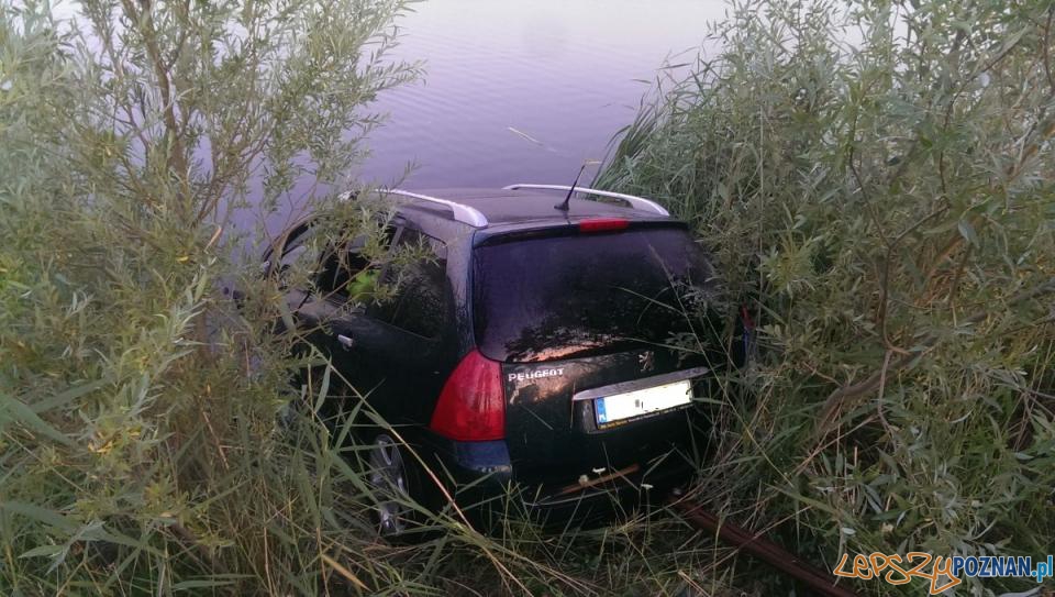 Kolejny zatopiony samochód  Foto: PSP w Poznaniu
