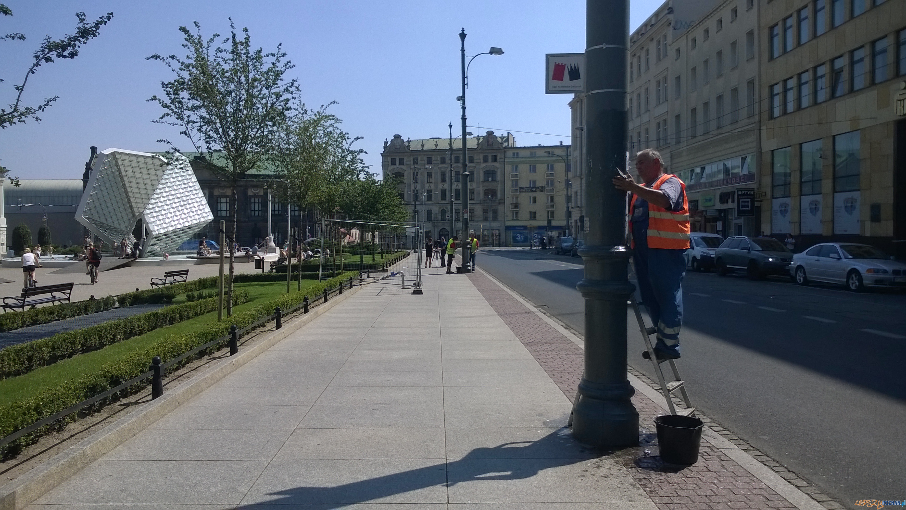 Po raz kolejny plakaciarze okleili miejskie słupy  Foto: TD