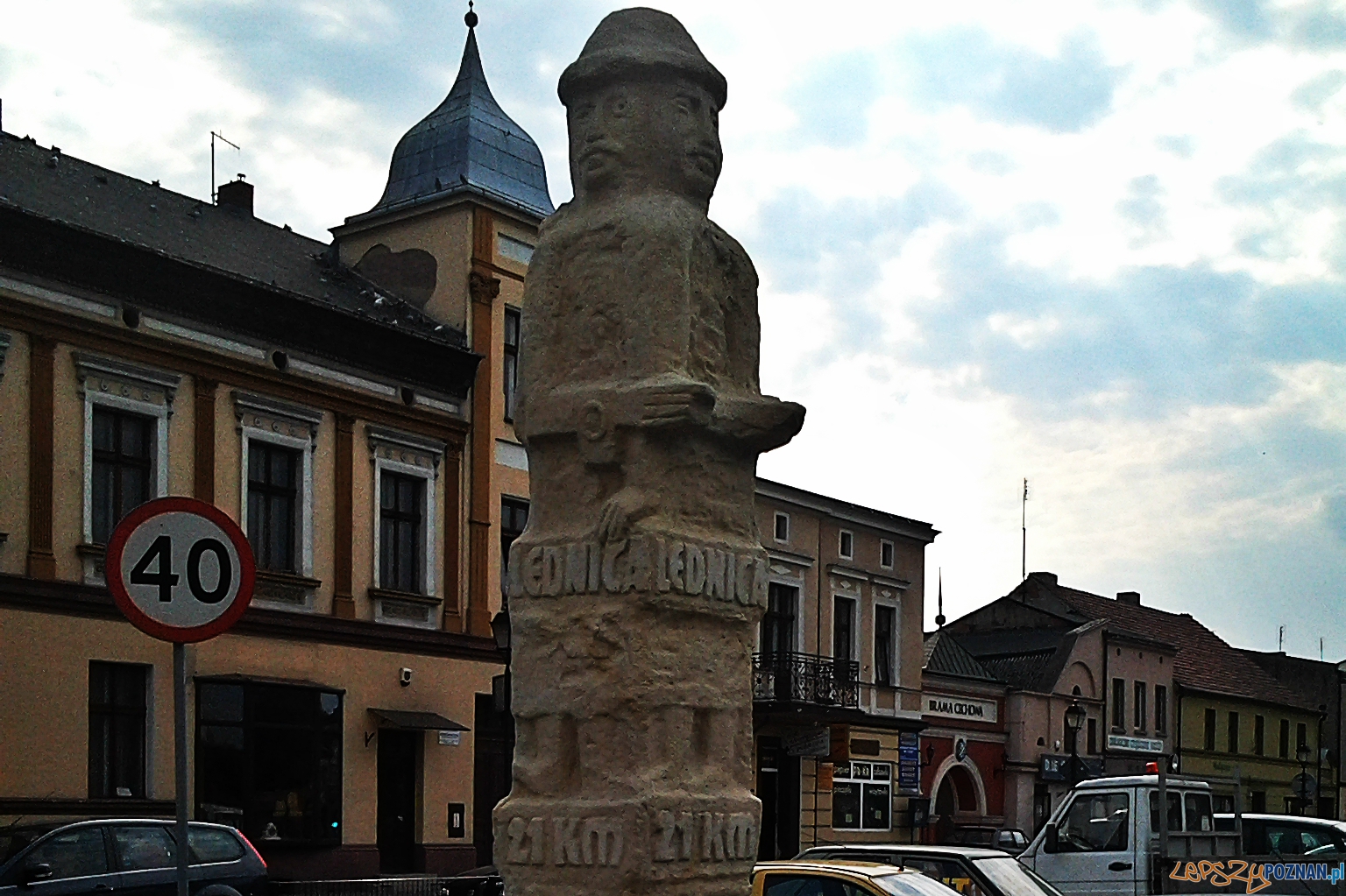 Kostrzyn - obelisk na Rynku  Foto: lwpszyPOZNAN.pl /tab