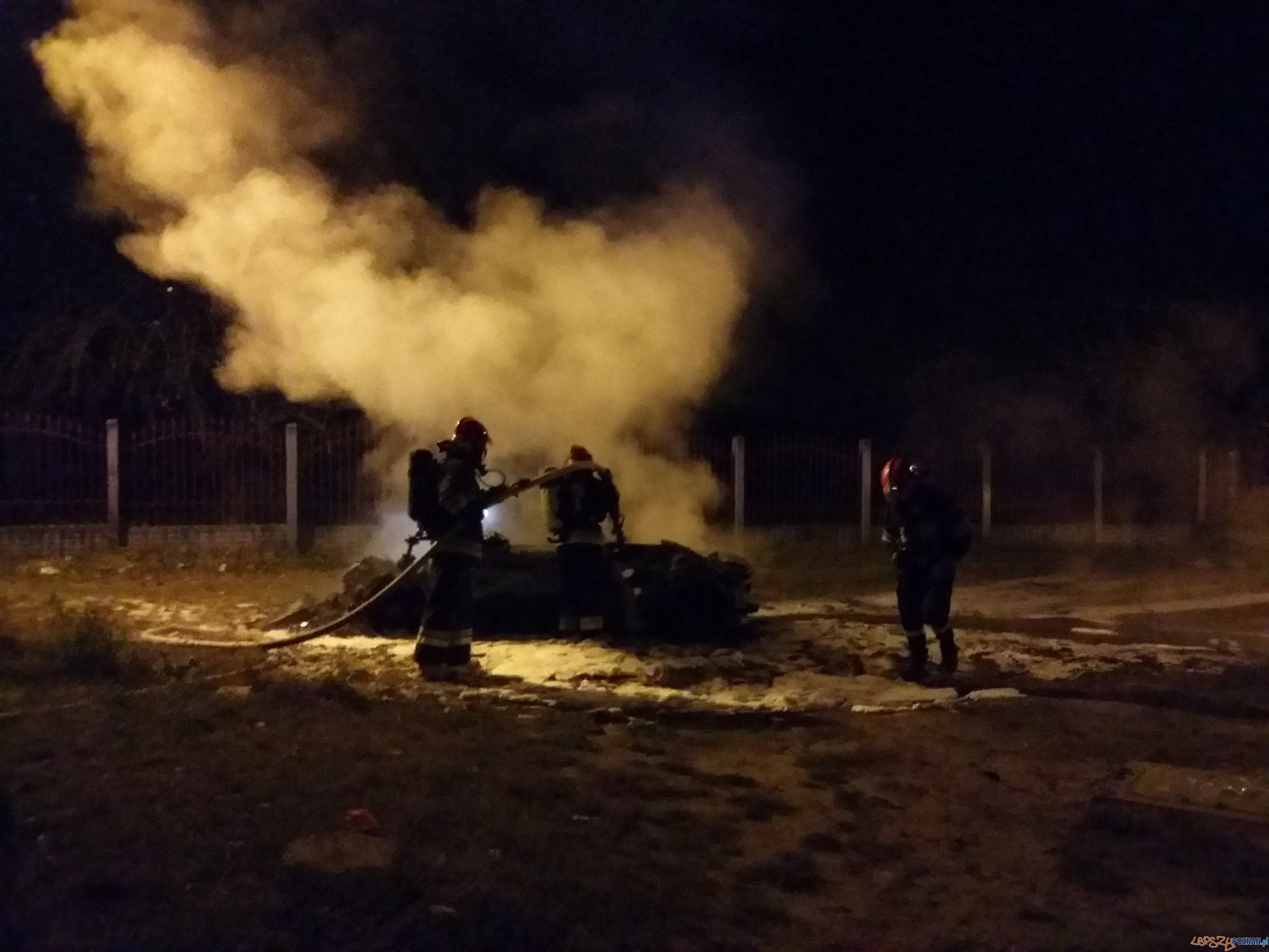 Płonący samochód  Foto: lepszyPOZNAN.pl / tab