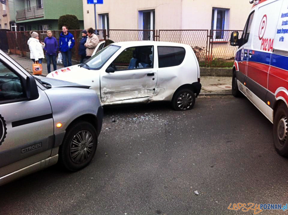 Wypadek na os. Warszawskim  Foto: Pomoc Drogowa EuroHol