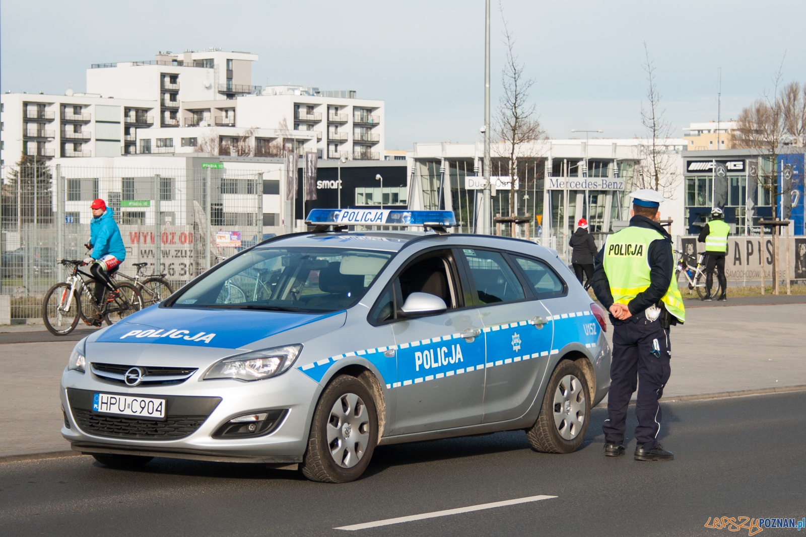 Policja / policjant / radiowóz  Foto: © lepszyPOZNAN.pl / Karolina Kiraga