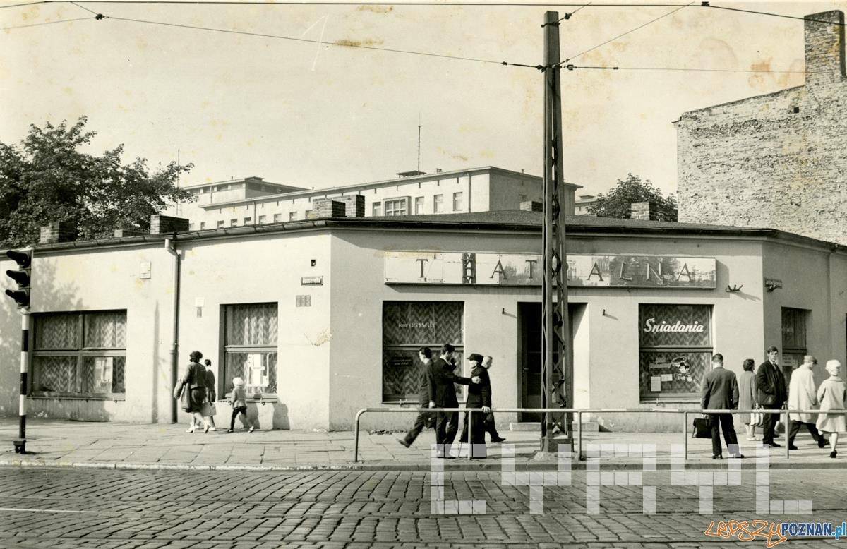 Restauracja Teatralna na skrzyżowaniu Dąbrowskiego i Roosevelta - lata50.te  Foto: Cyryl 