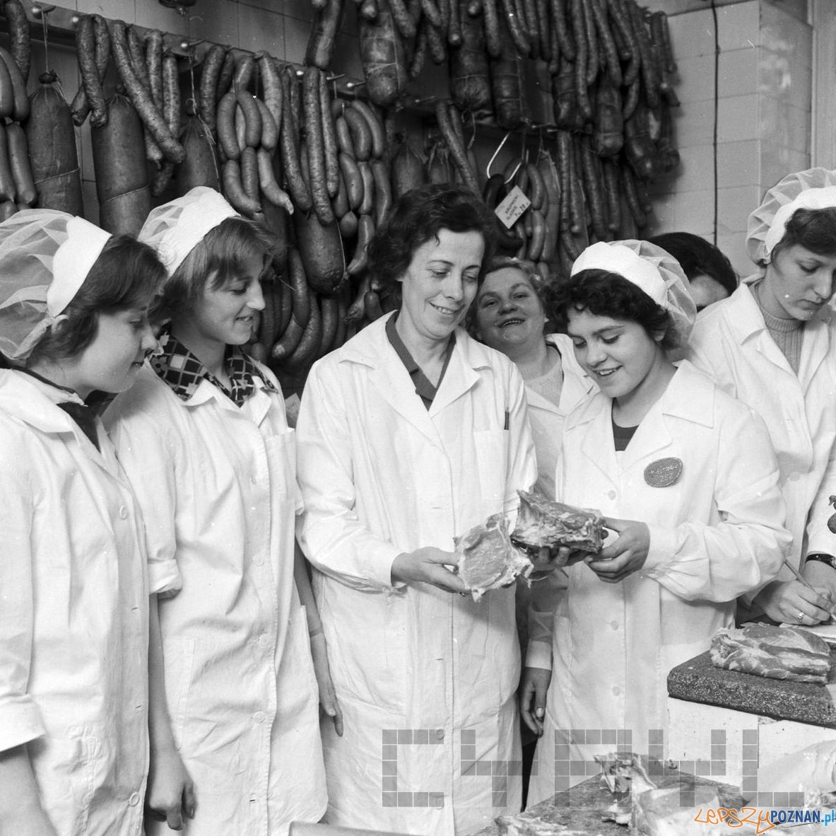 Konkurs sprzedawczyń w sklepie mięsnym 1975  Foto: Stanisław Wiktor / Cyryl