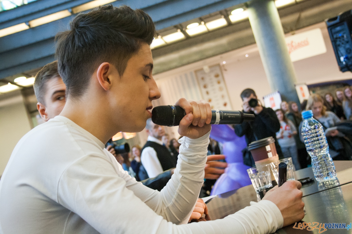 Dawid Kwiatkowski w empiku (29.02.2016)  Foto: © lepszyPOZNAN.pl / Karolina Kiraga