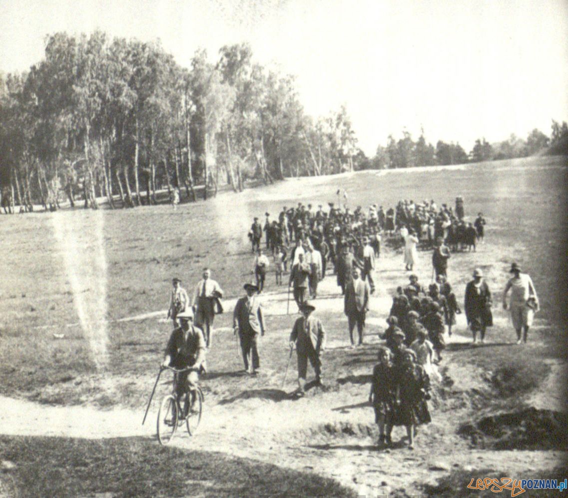 Uczniowie Ośrodka dla Głuchoniemych na Śródce na spacerze nad Maltą - 30.05.1931  Foto: Ośrodek Szkolno-Wychowawczy dla Dzieci Niesłyszących w Poznaniu / Cyryl