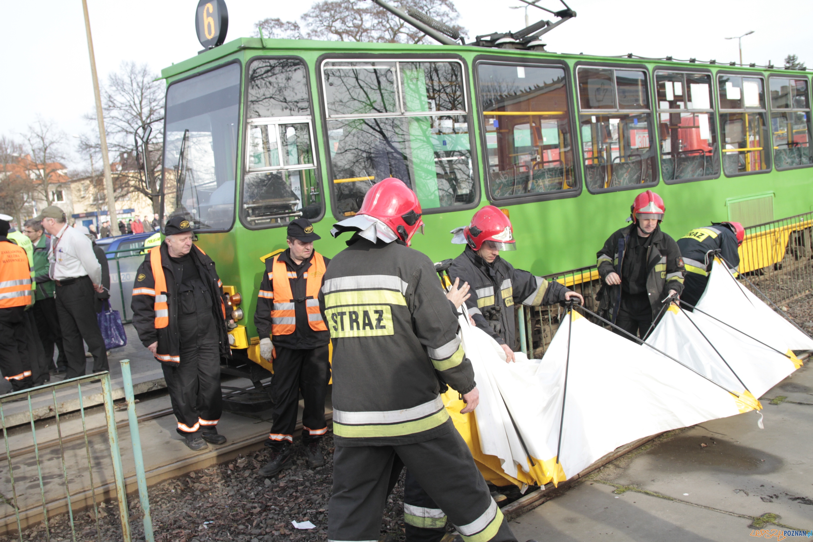 Wypadek na ulicy Warszawskiej  Foto: LepszyPOZNAN.pl / Pawel Rychter