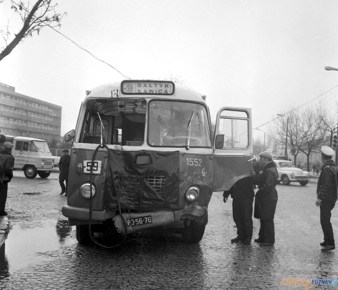 Wypadek autobusu Bukowska - Grochowska 10.04.1975  Foto: Stanisław Wiktor / Cyryl
