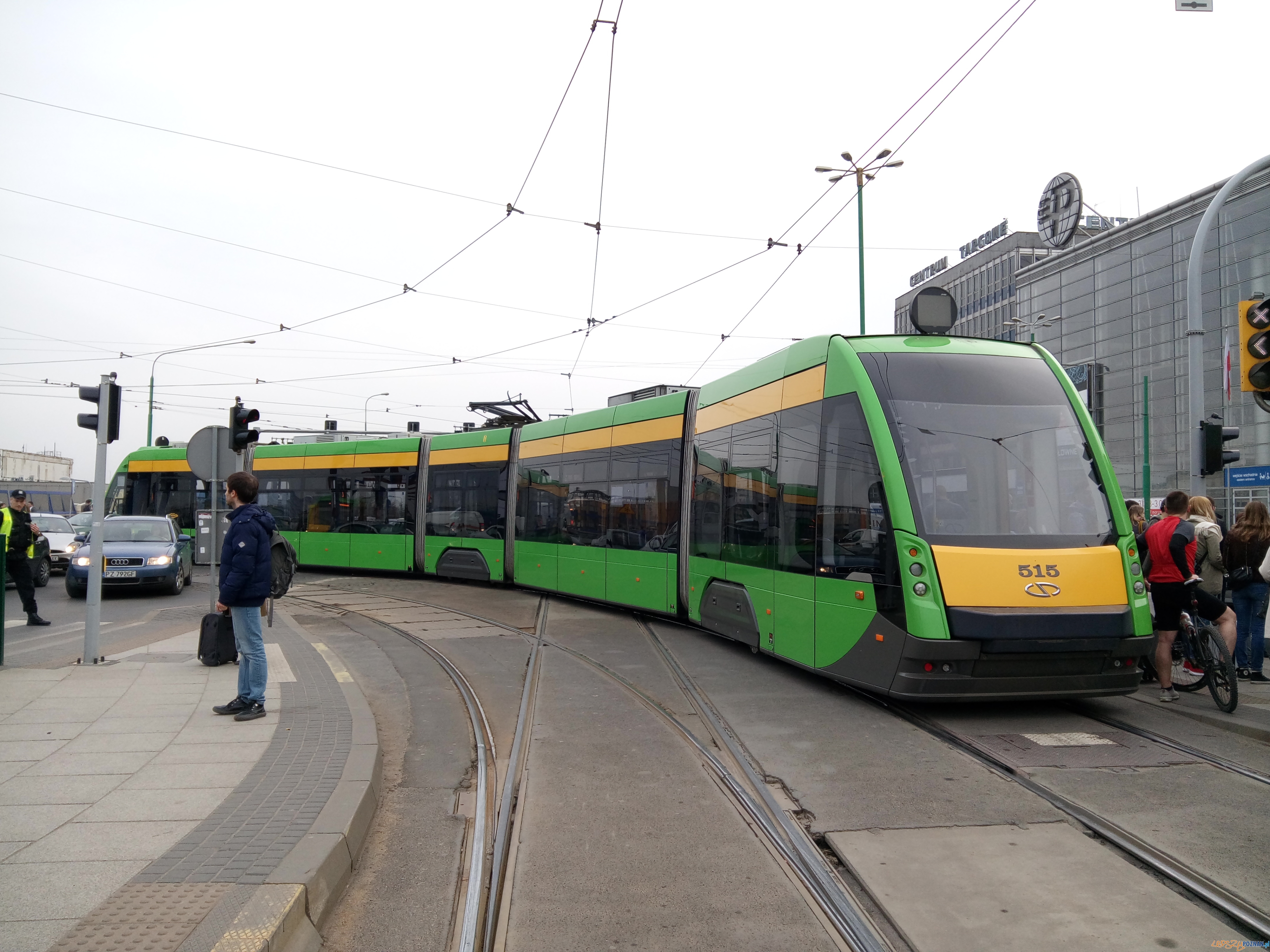 Uszkodzony Solaris na Głogowskiej - 03.04.2016 r.  Foto: LepszyPOZNAN.pl / Piotr Rychter