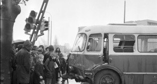 Wypadek autobusu Bukowska - Grochowska 10.04.1975  Foto: Stanisław Wiktor / Cyryl