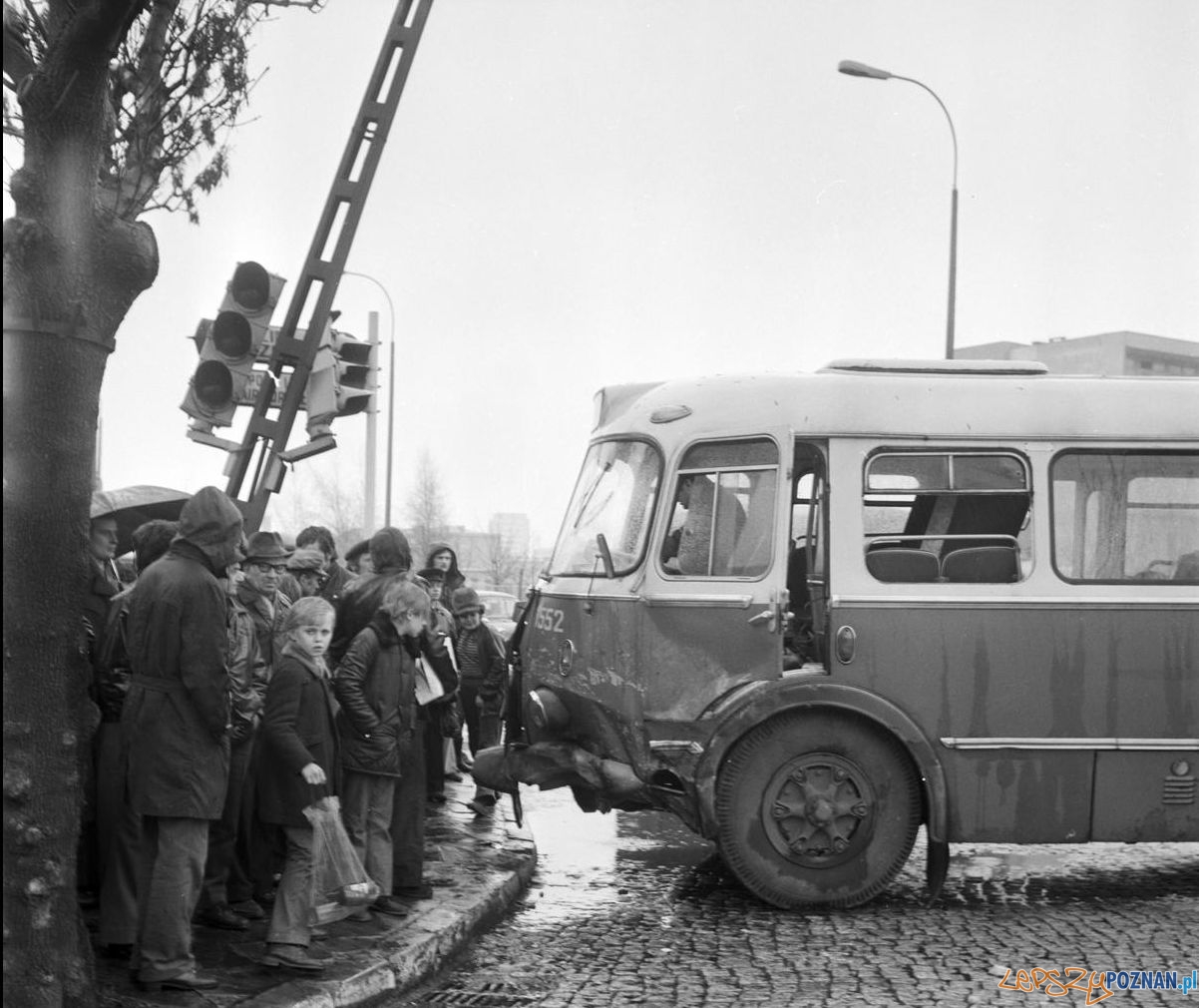 Wypadek autobusu Bukowska - Grochowska 10.04.1975  Foto: Stanisław Wiktor / Cyryl