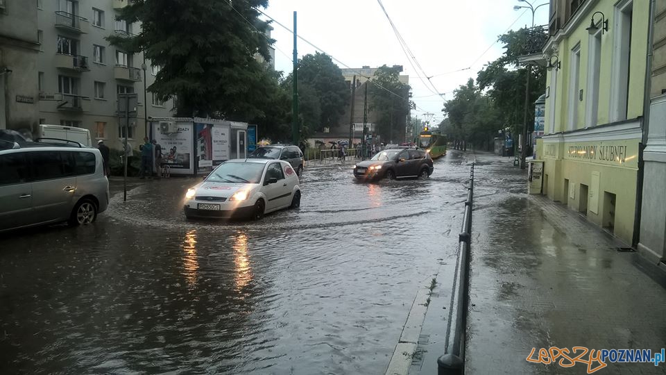 Lało ja z cebra - wuchta ulic zalana  Foto: 