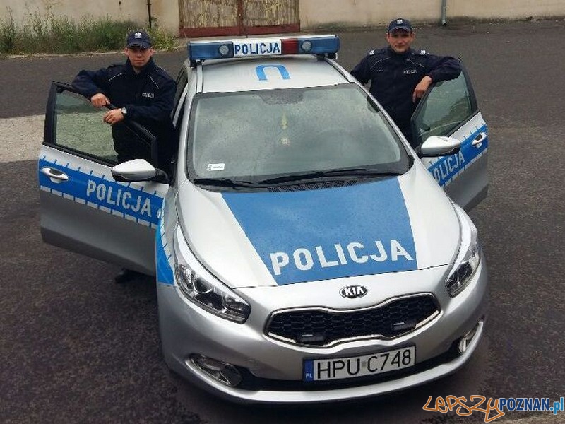 Policjanci uratowali desperatkę  Foto: KWP w Poznaniu