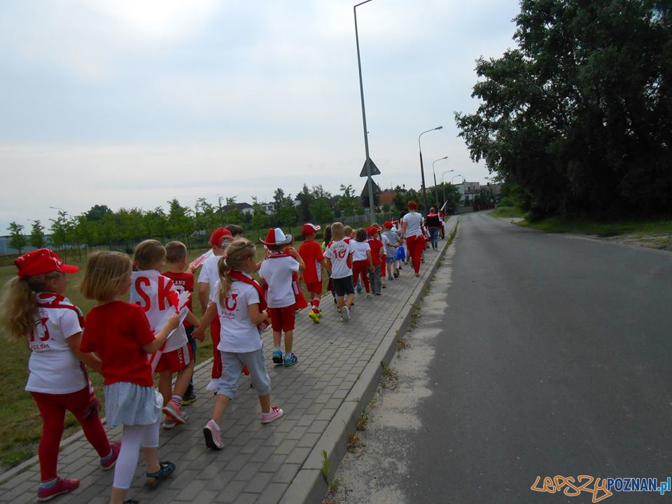Szybka migawka - doping dla biało-czerwonych  Foto: Przedszkole Antoninkowe Skrzaty