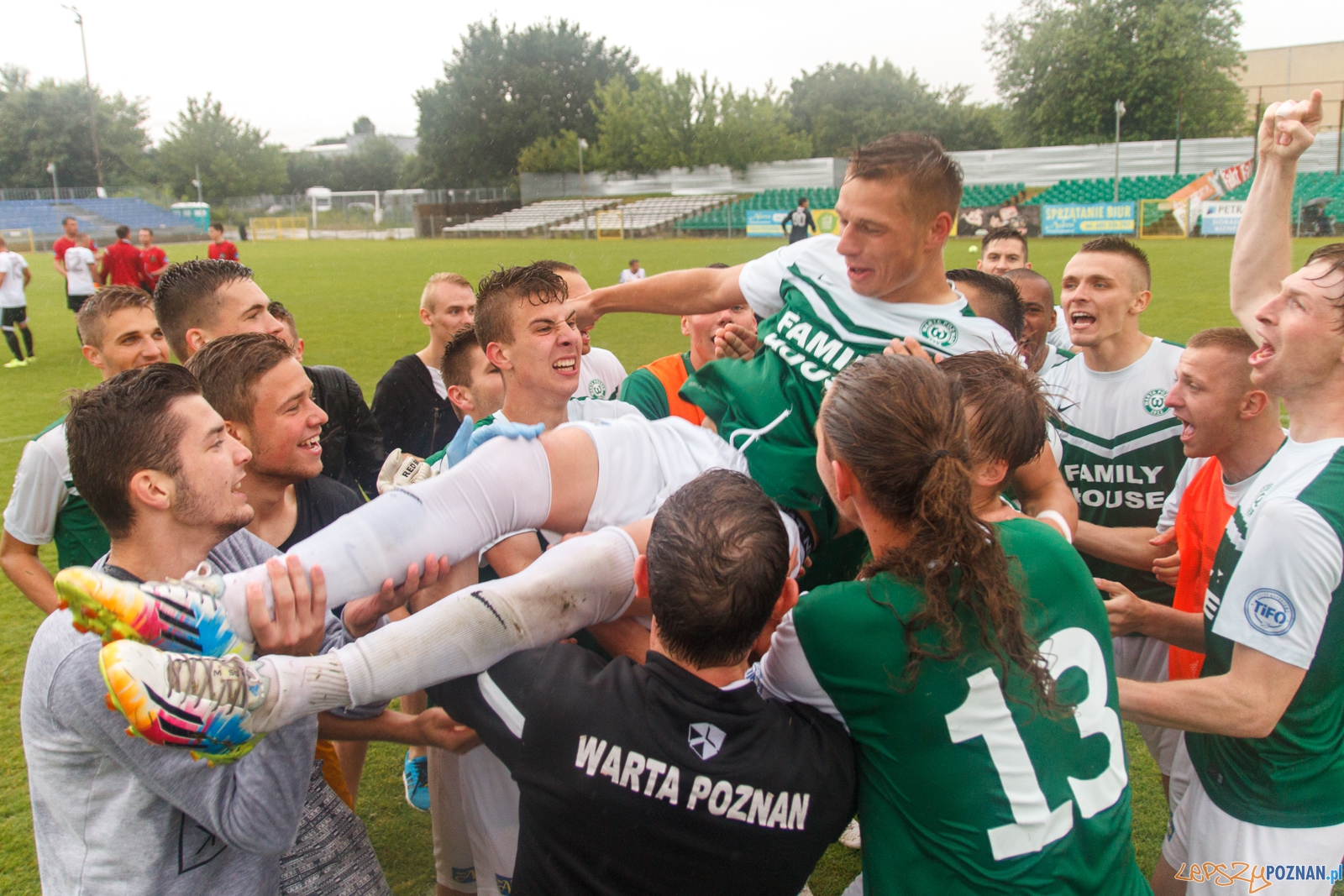 Pilka nozna. II liga. Warta Poznan - Garbarnia Krakow. 15.06.2016  Foto: Pawel Rychter