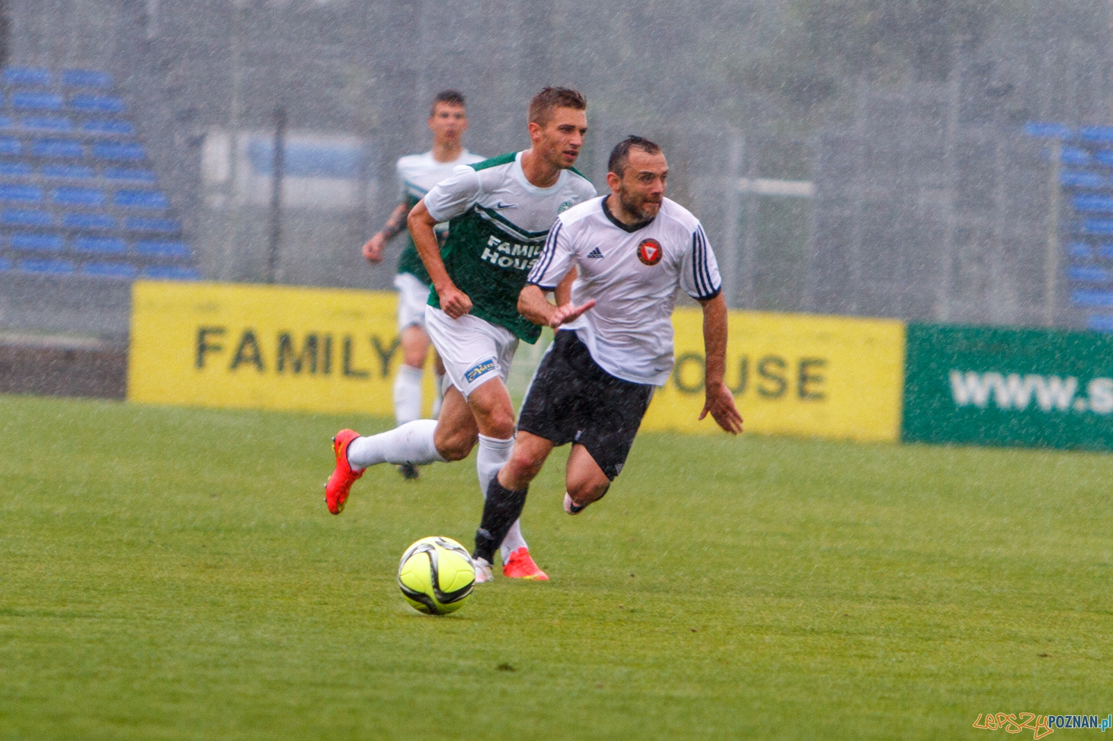 Pilka nozna. II liga. Warta Poznan - Garbarnia Krakow. 15.06.2016  Foto: Pawel Rychter