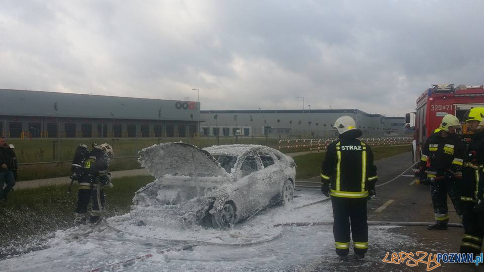 Pożar samochodu w Komornikach  Foto: OSP Luboń