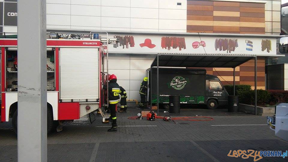 Food truck w ogniu!  Foto: OSP Luboń / Piotr