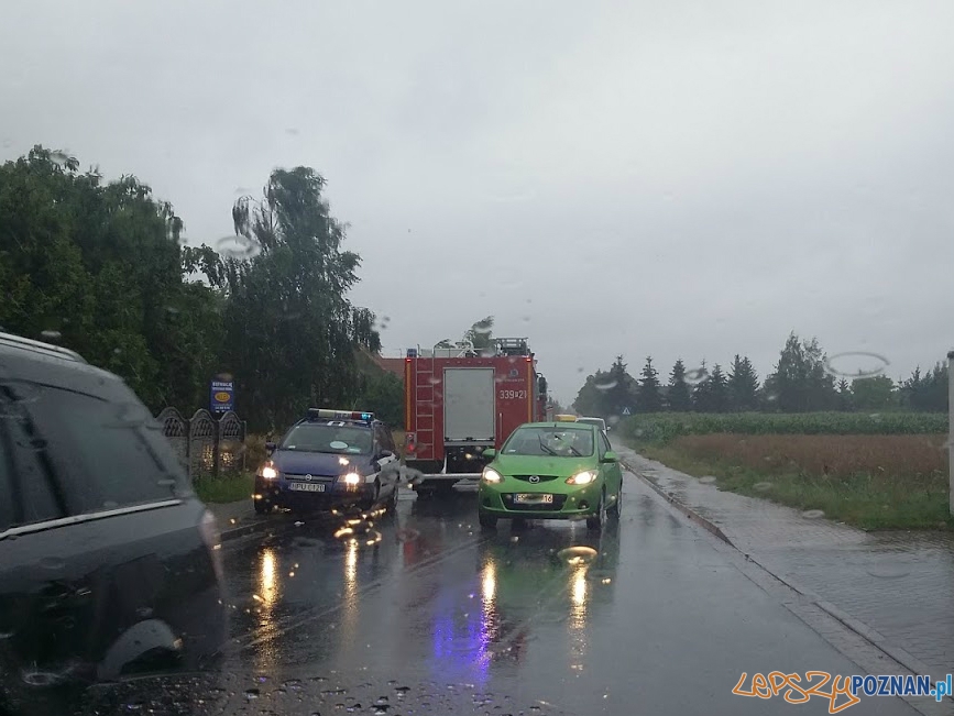 Wypadek na Trzebińskiej  Foto: twitter @UberPoznan