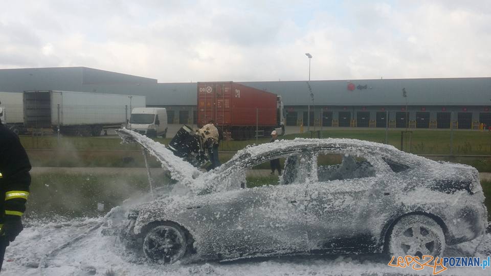 Pożar samochodu w Komornikach  Foto: OSP Luboń