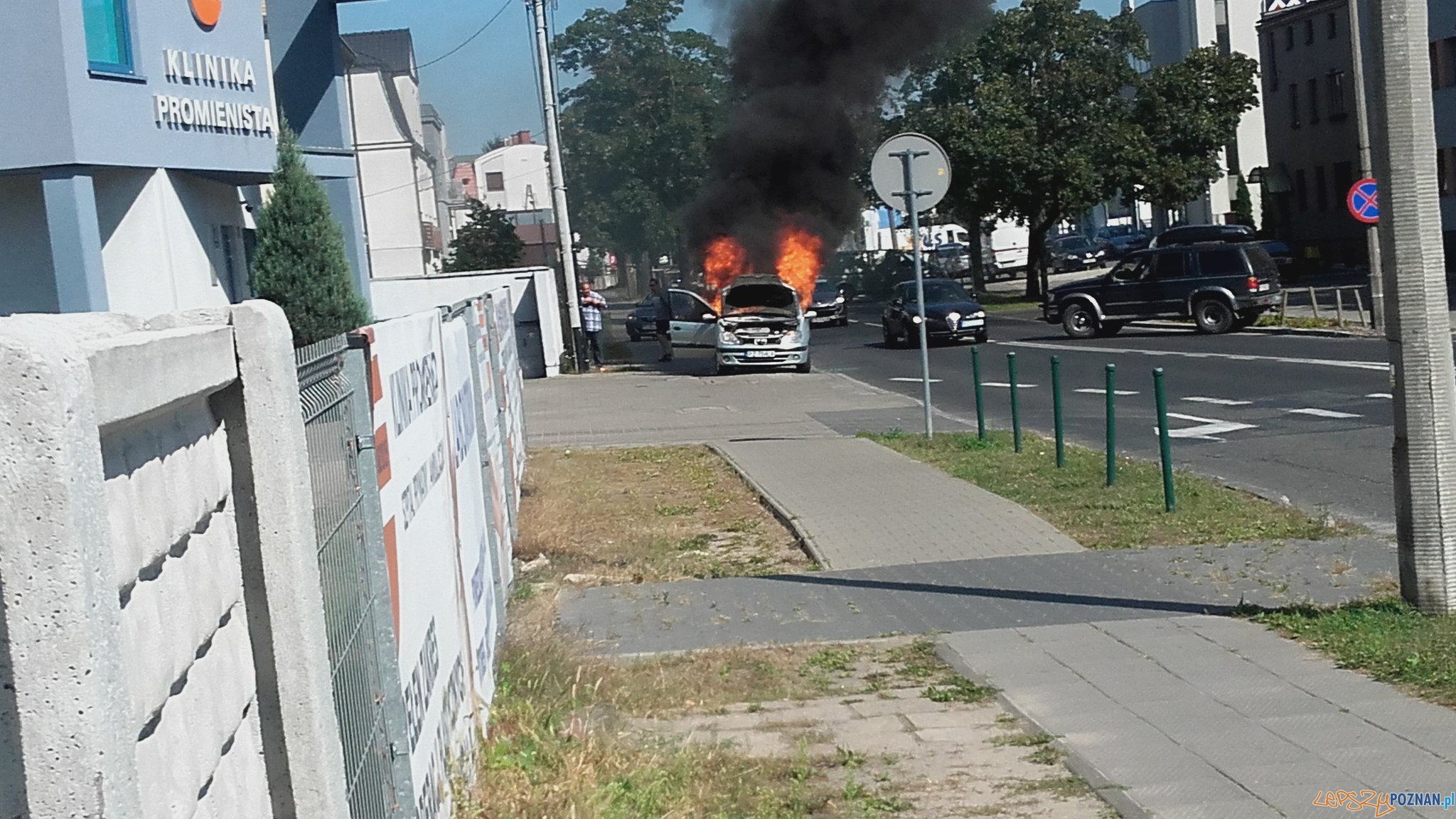 Pożar samochodu na Promienistej  Foto: twitter @LeszczynskiR