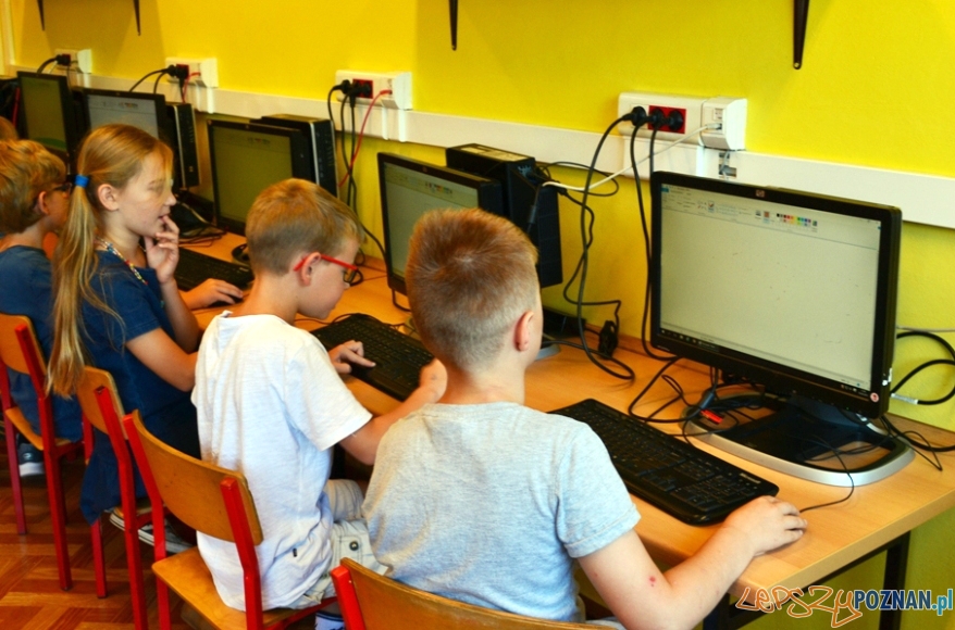 Komputery dla szkół od Bridgestone - SP Przeźmierowo  Foto: mat. prasowe