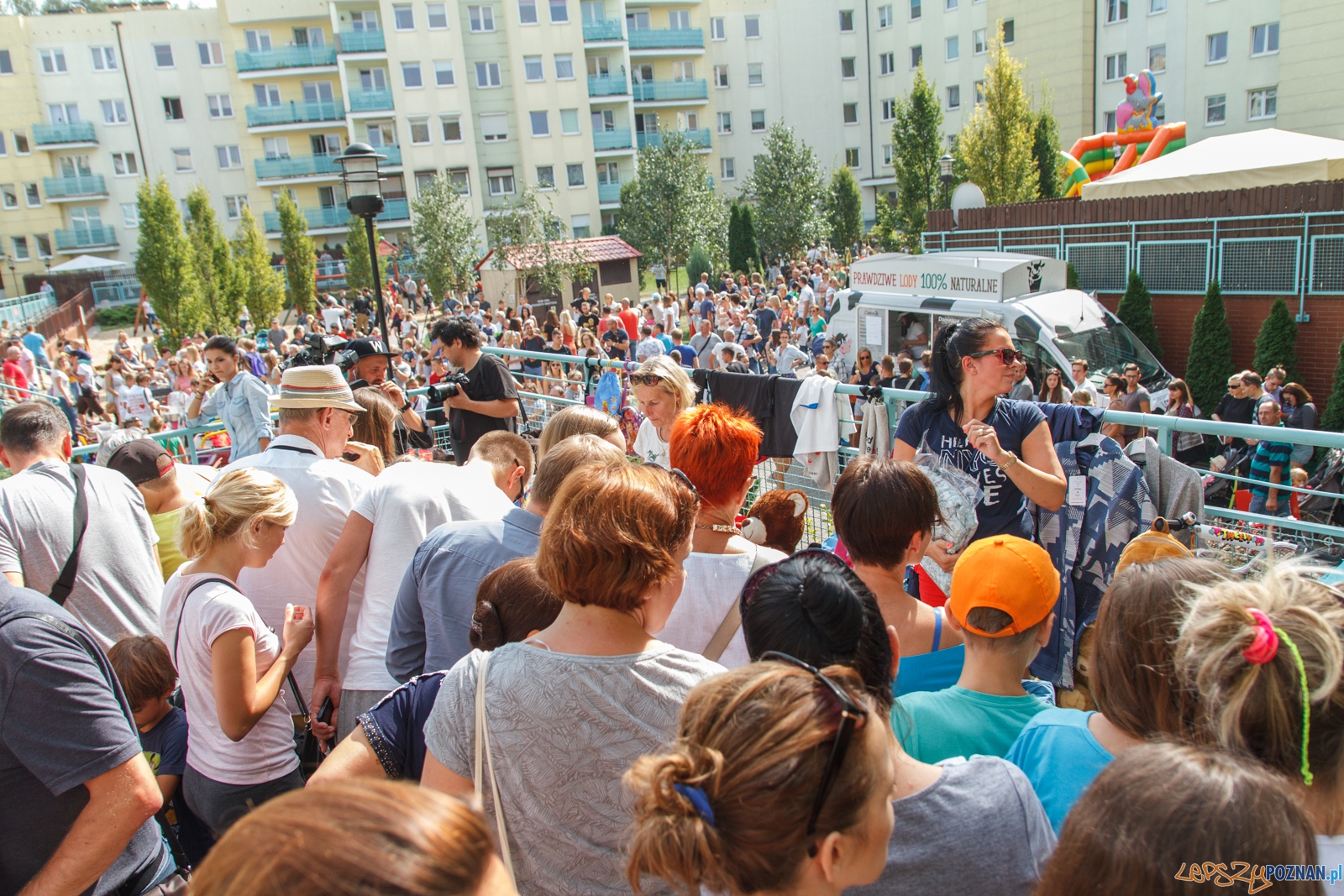 Kiermasz Asi dla Mamy poruszył Poznaniaków - Osiedle Batorego  Foto: LepszyPOZNAN.pl / Paweł Rychter