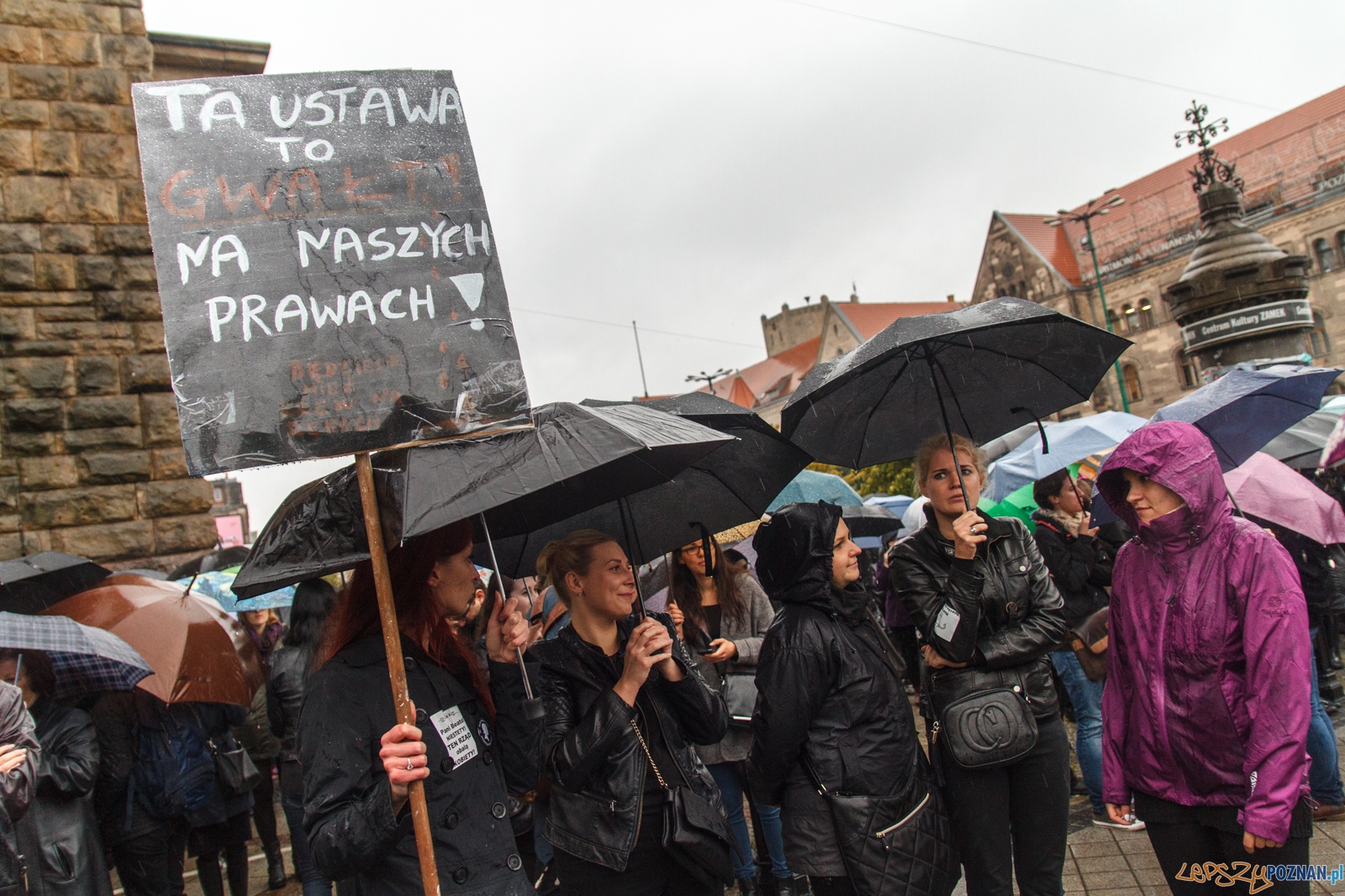 Czarny protest - Plac Mickiewicza Poznań 03.10.2016 r.  Foto: LepszyPOZNAN.pl / Paweł Rychter