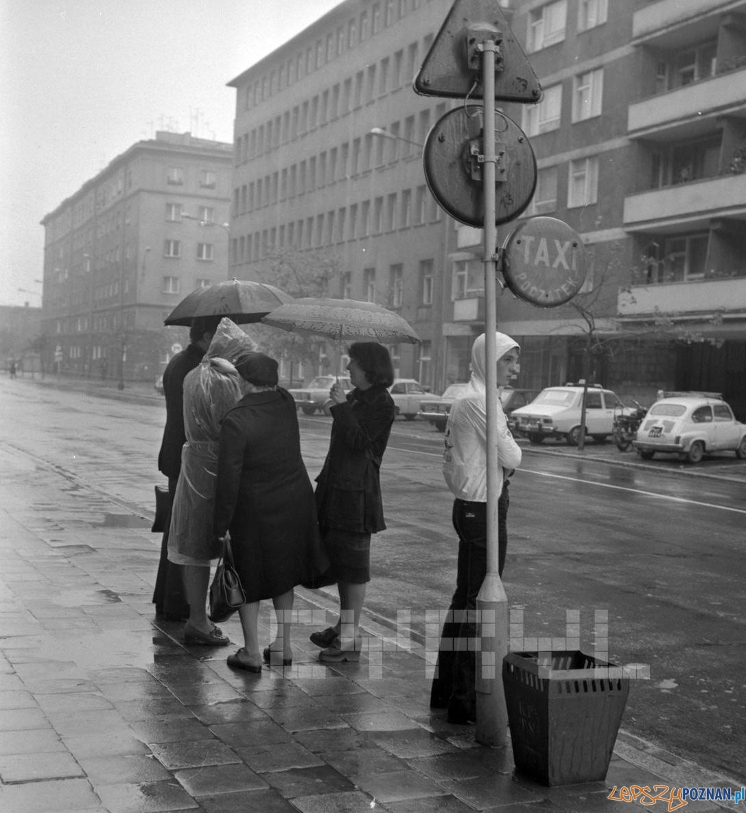 Ratajczaka - postój Taxi 25-10-1978 Foto: Stanisław Wiktor / Cyryl Ratajczaka - postój Taxi 25-10-1978 Foto: Stanisław Wiktor / Cyryl