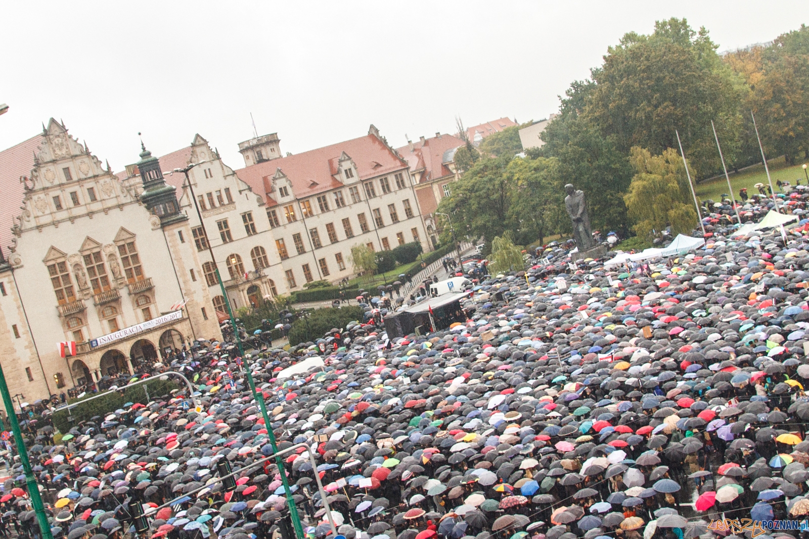 Czarny protest - Plac Mickiewicza Poznań 03.10.2016 r.  Foto: LepszyPOZNAN.pl / Paweł Rychter