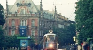 Tramwaj na Placu Ratajskiego - rok 1999  Foto: Krzysztof Dostatni KMPS / MPK 