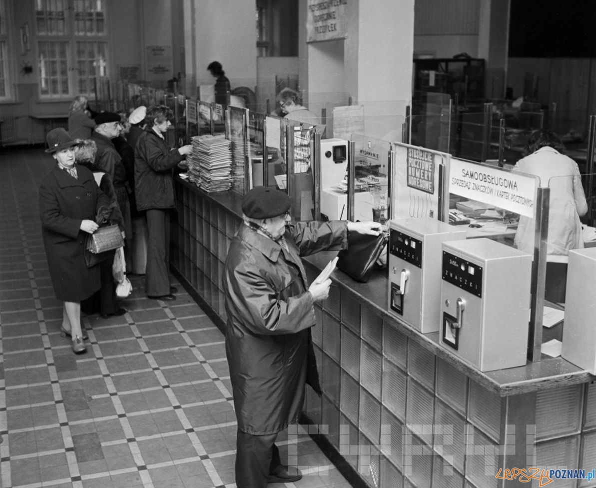 Urząd Pocztowy przy ul. Głogowskiej 18.10.1974  Foto: Stanisław Wiktor / Cyryl